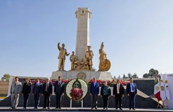 SMSEM honra al magisterio mexiquense en Guardia de Honor por el Día de la Maestra y el Maestro