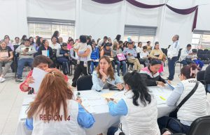 Las becas de aprovechamiento reconocen el compromiso de los maestros con sus hijas e hijos: Jenaro Martínez