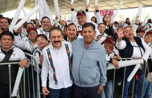 Acompañan más de 10 mil docentes al SMSEM en gira de informe de Delfina Gómez